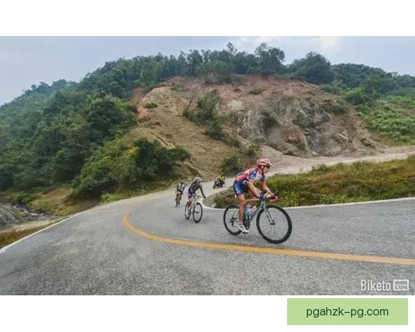 征服巅峰：极限挑战登山直播